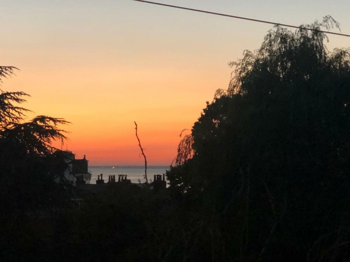 Wight On The Beach, Sleeps 4, Free Off Road Parking, Balcony With Sea Views رايد المظهر الخارجي الصورة